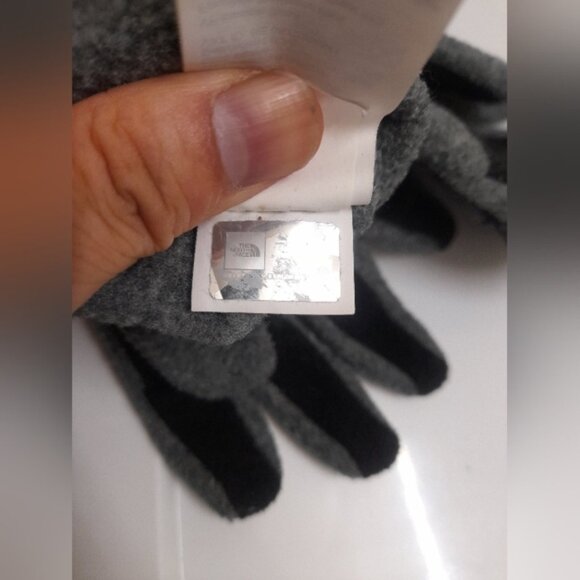 THE NORTH FACE - Youth Mittens - Size: Medium - Picture 6 of 9